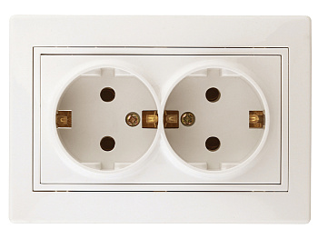 Розетка двойная с/з сл.кость INTRO