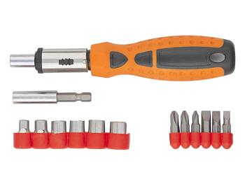 Отвертка реверсная+биты+головки      MATRIX